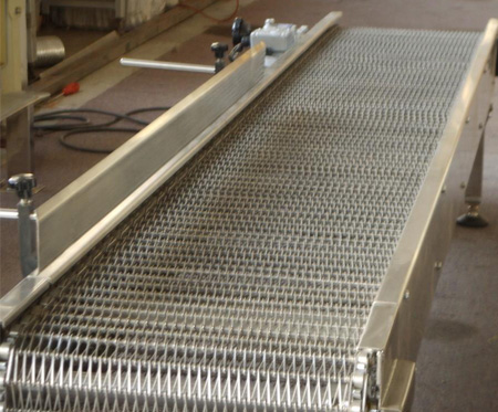 Conveyor belt of foaming furnace